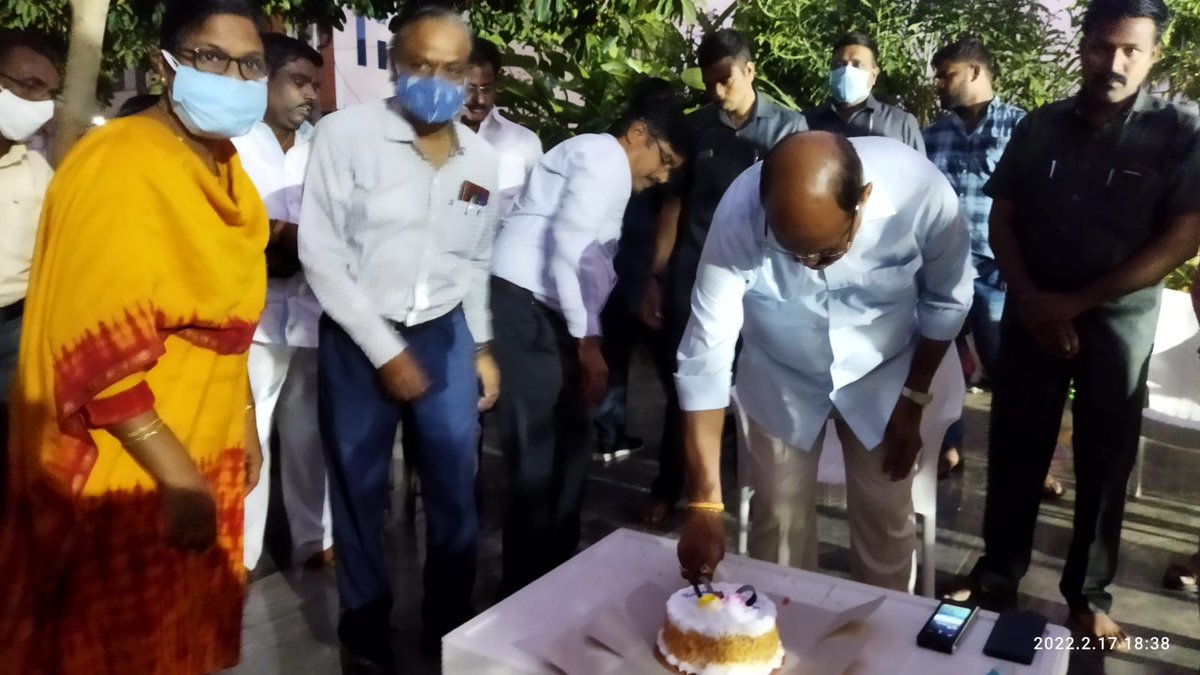 SudhaParimala_N's tweet image. @tsrtcmdoffice @TSRTCHQ @Govardhan_MLA
Greeted Honourable Chairman Sir on the occasion of his Birthday, along with DM /NZB1 and DM/ARMR.