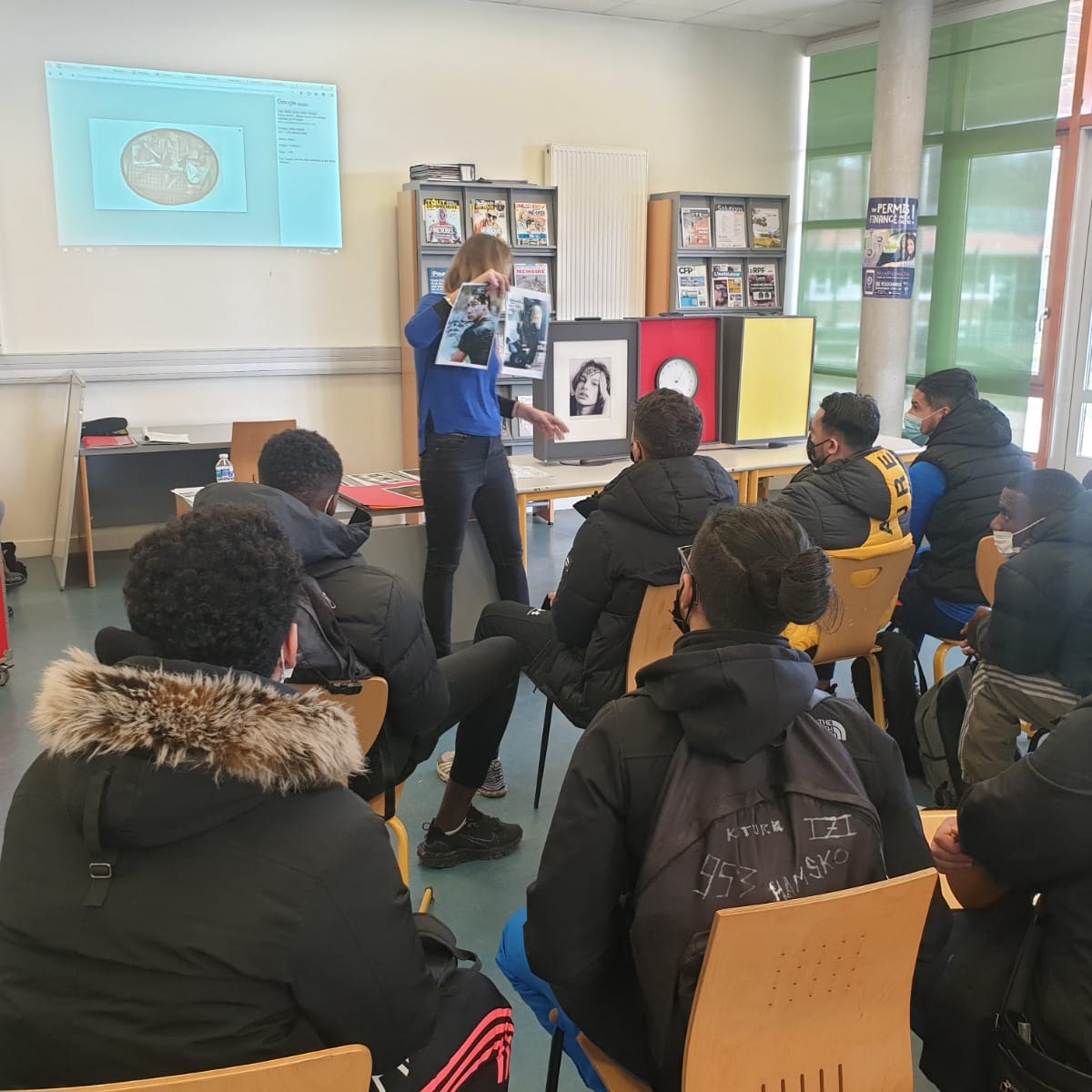 Guibox1972's tweet photo. #fraciledefrance
#frac
#flashcollection
#culture 
#art 
Découverte d'oeuvres d'art et conférence sur l'art contemporain pour 5 classes du lycée
#LeCorbu95 https://t.co/EpmImrtlgr