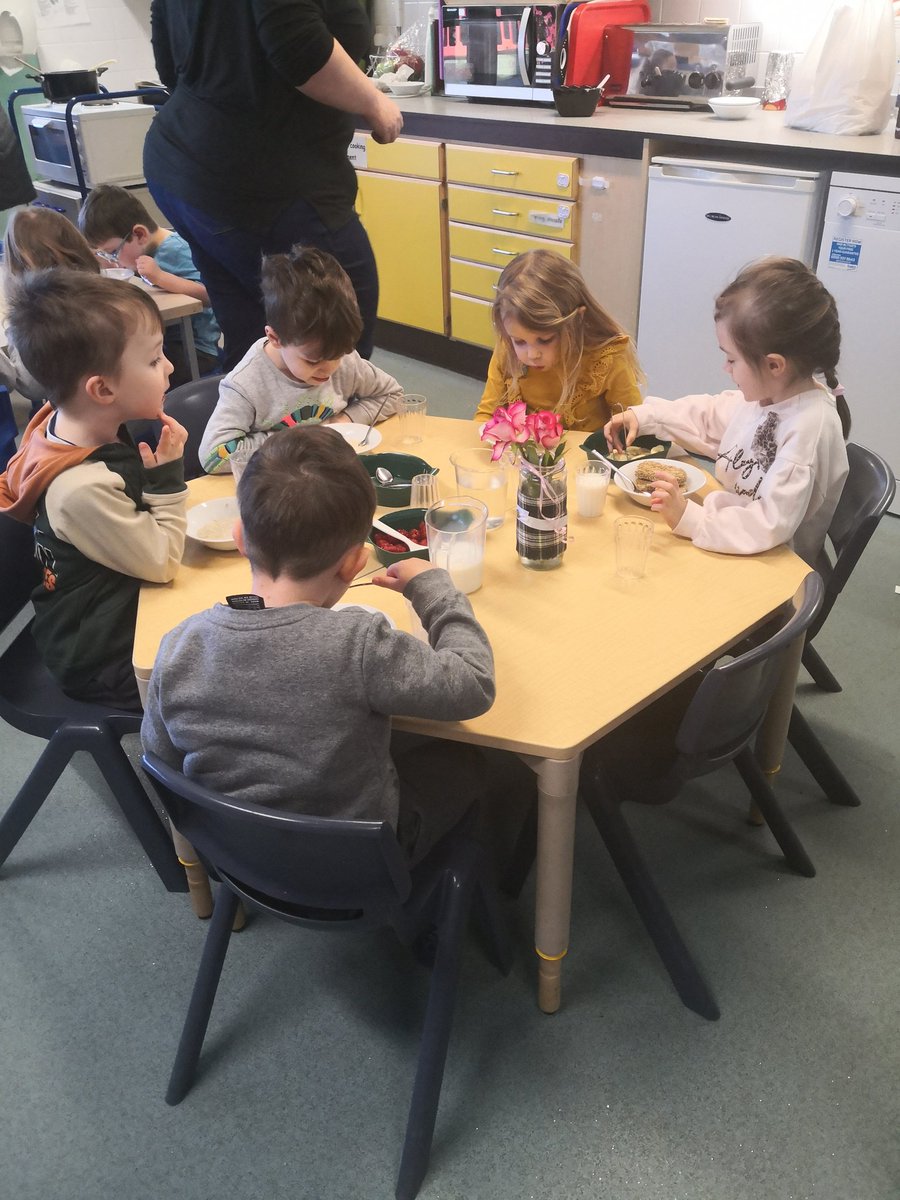 TCSoA_Nursery's tweet photo. What a cold and unpredictable day it is today. We filled our tummys this morning with cosy porridge, raspberries and banana before wrapping up for playing outside. #extendedyearsprovision #nurture #qualityexperiences @elc_pkc https://t.co/wHWBPzJEAo