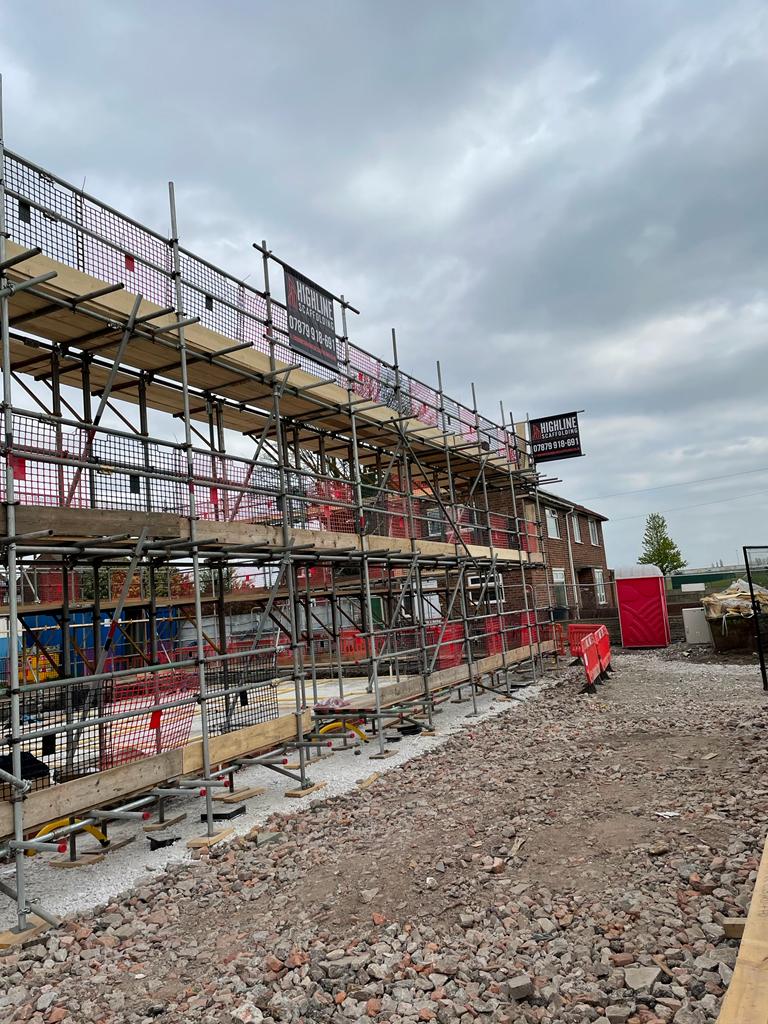 HighlineScaff's tweet photo. Some images of our latest projects all across the North West, please don't hesitate to get in touch with us for a free quotation.  We're available 7 days a week 24 hours a day. Call 07879 918 691 24/7 or 0151 345 1811 to discuss your scaffolding requirements today. https://t.co/RU3qiCqXX0