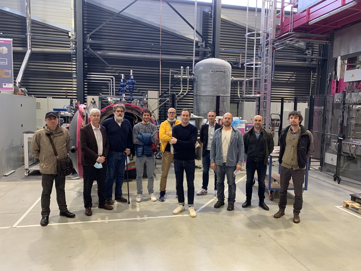 wavebumper's tweet photo. Rencontre avec les élus et experts techniques de la @Ville2Biarritz au sujet de la protection de l’@hoteldupalais, l’occasion d’échanger sur les différentes générations de protections et de leur faire découvrir le processus de fabrication des matériaux composites à #compositadour https://t.co/MnPhuSYsTc