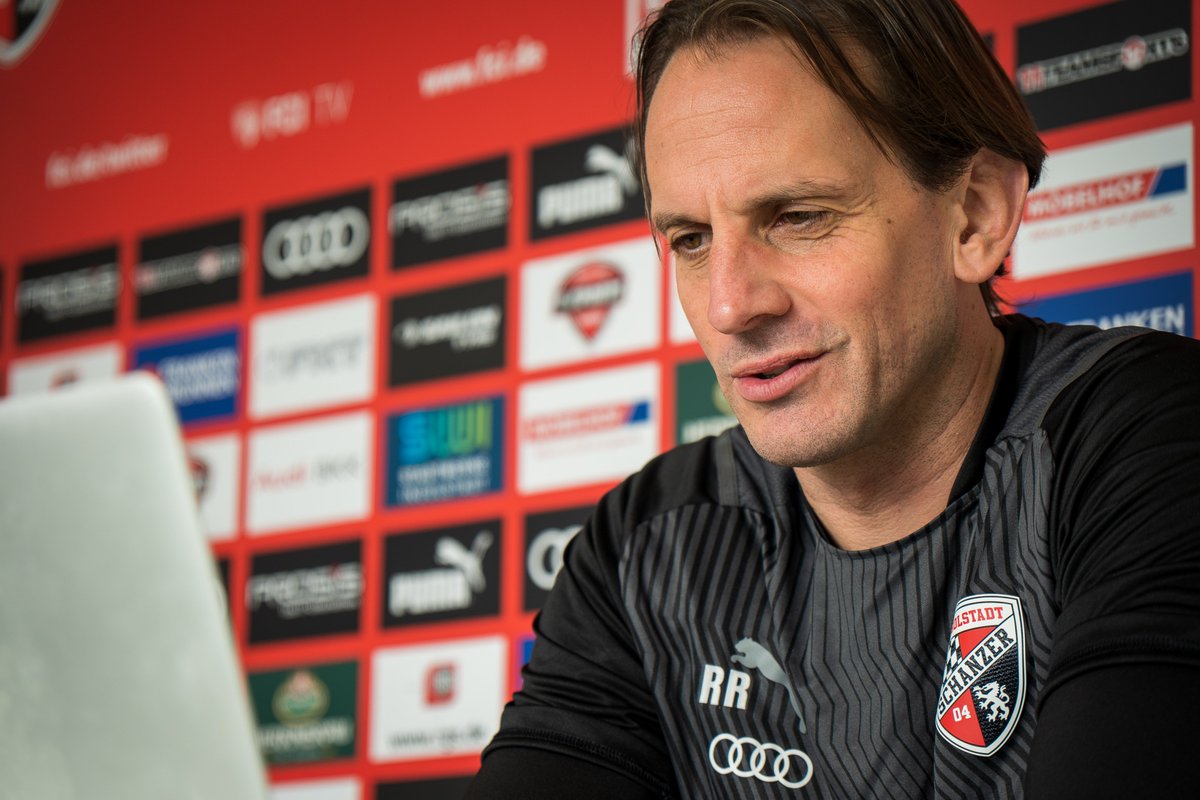 Schanzer's tweet photo. Die #fcipk mit Rüdiger #Rehm vor dem #Schanzer Auswärtsspiel bei @werderbremen ⚽️🎙️💻
#SVWFCI https://t.co/fpseRmsQnb