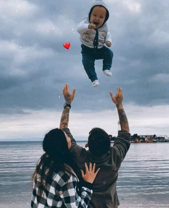 يبدو أنه آتي بعد قصة حب طويله..❤