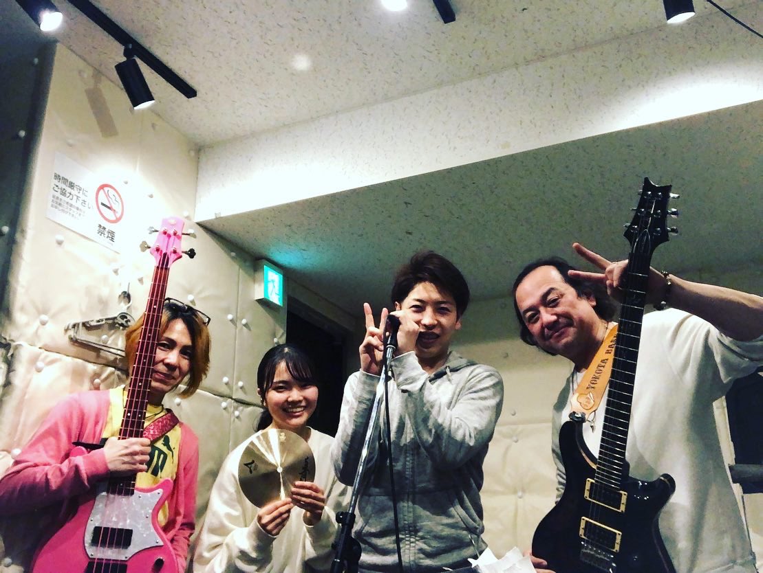 nomachan_303's tweet image. 昨日はYokota Base Studioにて根津宗一郎リハでした〜♪2/27（日）
根津宗一郎@町田Coffee and Bar Ivy 18:00〜 2,000円 Gt横田テツ、Drsこころ、Baのまぐちひろし、Per Hiroko
#根津宗一郎 #yokotabasestudio #kzguitarworks #kzonebass #drstrings #キクタニミュージック #cacastrap #のまぐちひろし