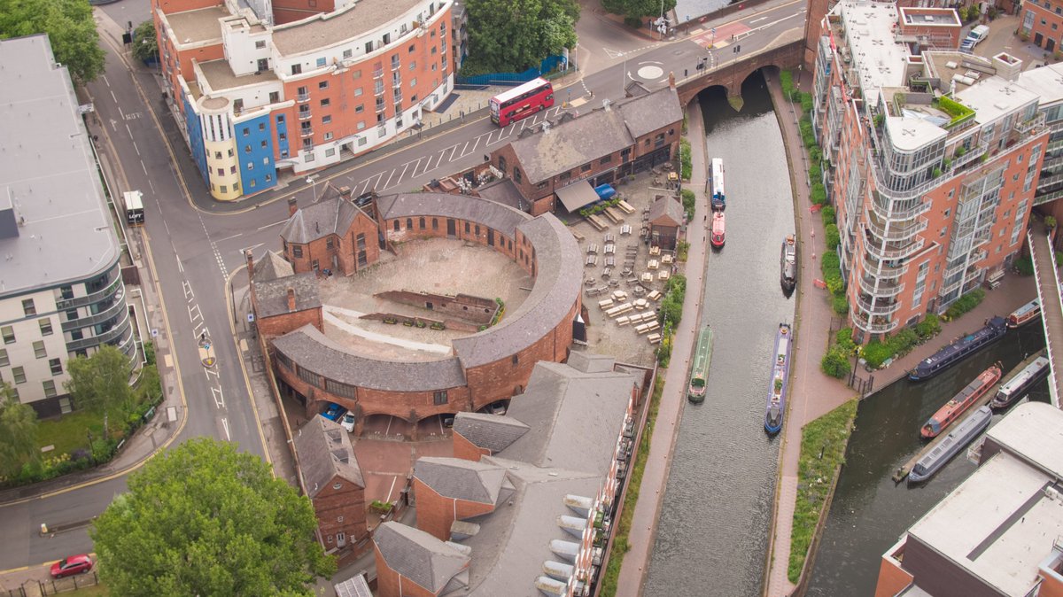 Join us for an evening celebrating Women on Water for International Women's Day on 8 March at <a href="/BhamRoundhouse/">Roundhouse Birmingham</a> Consisting of art, talks and theatre to celebrate the roles women have played historically and currently on our canals. Book your FREE ticket here eventbrite.co.uk/e/women-on-wat…