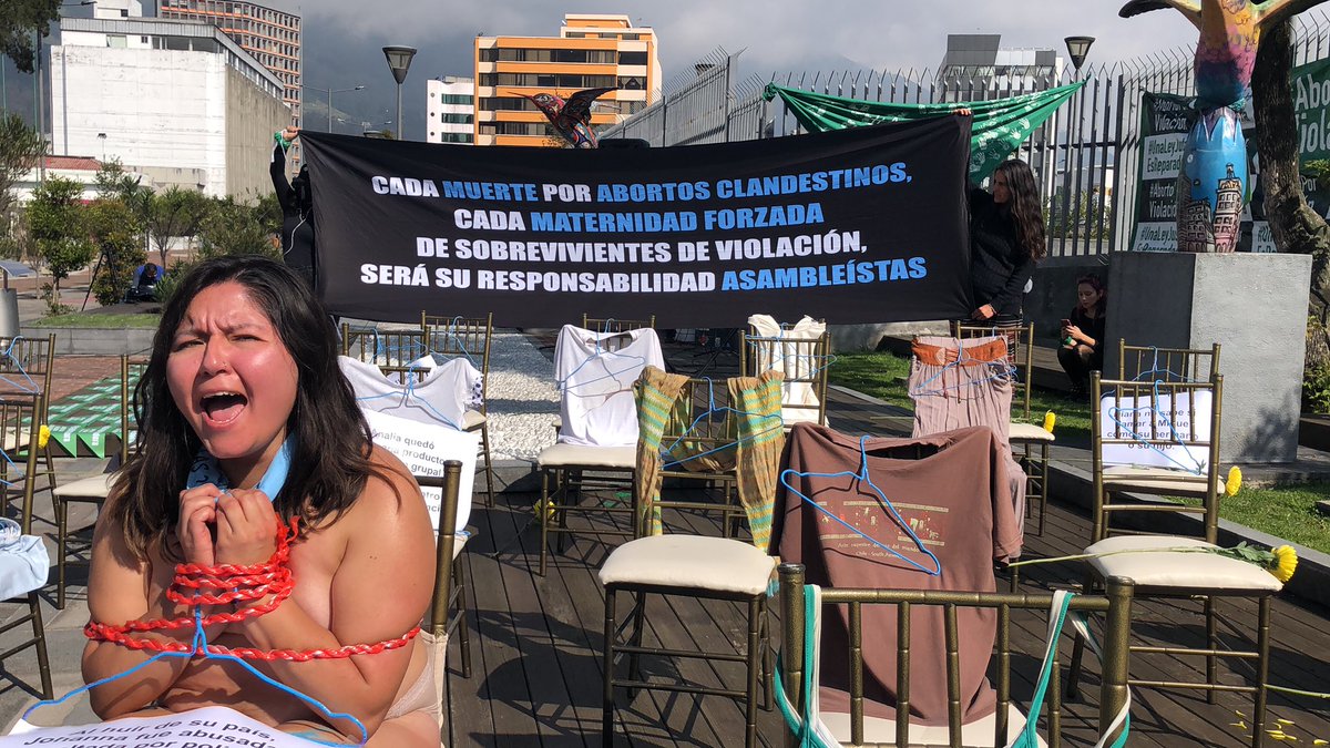 Los asambleístas el permitir una ley con barreras, obligan a niñas y mujeres a una maternidad forzada su muertes por abortos clandestinos. #PlazosEsTortura #LeyJustaYReparadora #AbortoPorViolacion