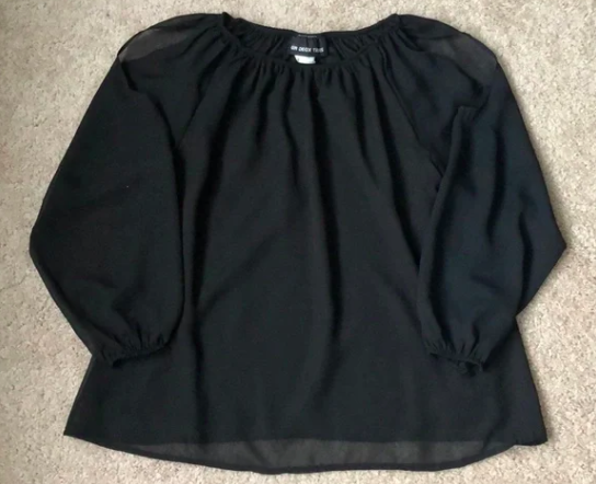 ShopComeback's tweet photo. Cold Shoulder Girl's Blouse.  Super cute for dressing up or down with a pair of jeans.  Excellent condition.  Worn one time.  #girlsclothes #blouse #eventwear https://t.co/AOmdIH7XIr via @ShopComeback https://t.co/1eyirBfGA8