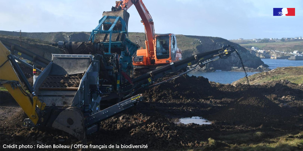 🚧 Restauration expérimentale d’une décharge sur l’île d’Ouessant

🚮 Depuis plus de 70 ans une anfractuosité dans la falaise sur la pointe de "Bougeo Ar Pebr" au sud-est de l’île d’Ouessant, a été utilisée comme décharge publique

👉 + d'infos : parc-marin-iroise.fr/actualites/res…