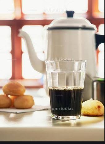 Caf&eacute; no copo americano pisa tanto nessas x&iacute;caras que mal cabe o dedo. https://t.co/pSGF5IGYcc