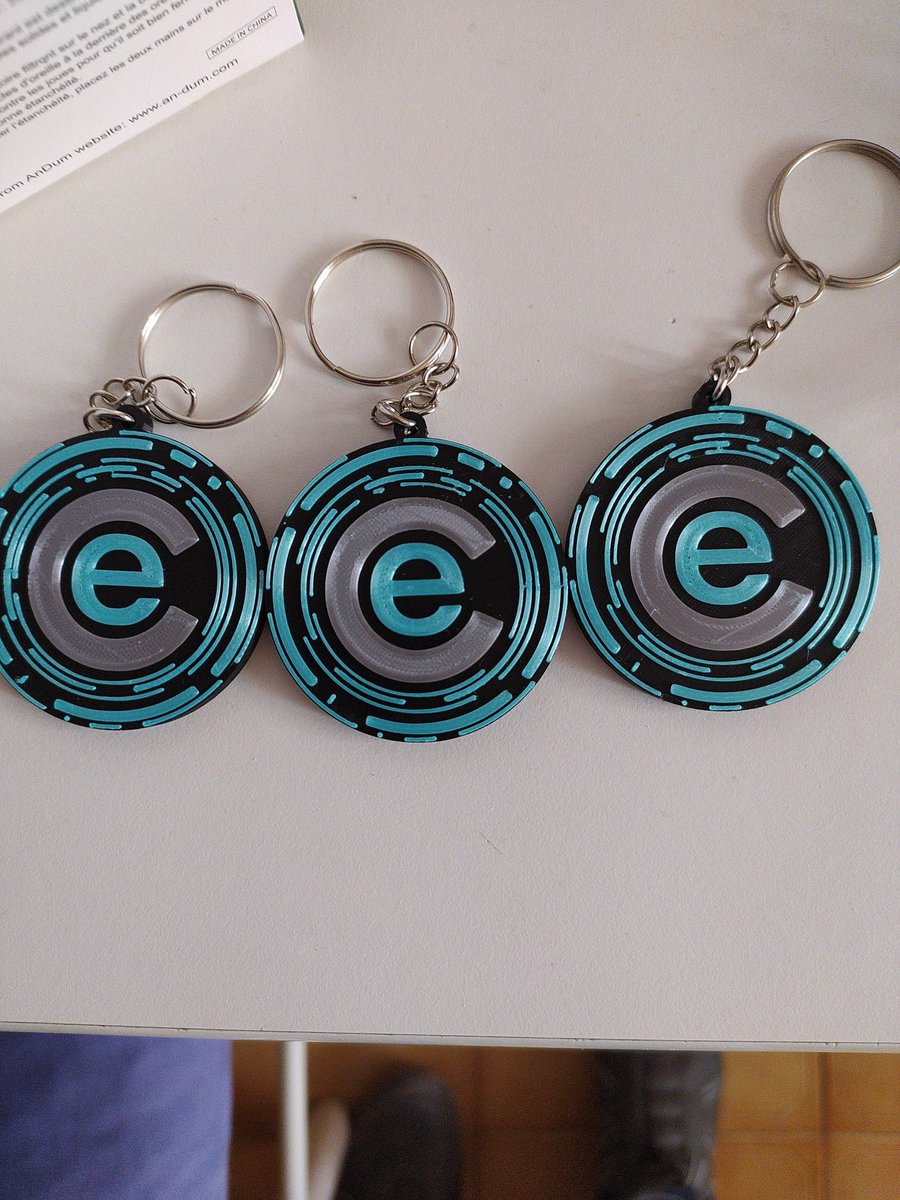 CarbonoEsports's tweet image. Van llegando a nuestros pilotos los llaveros de @JmakerStore 😍😍