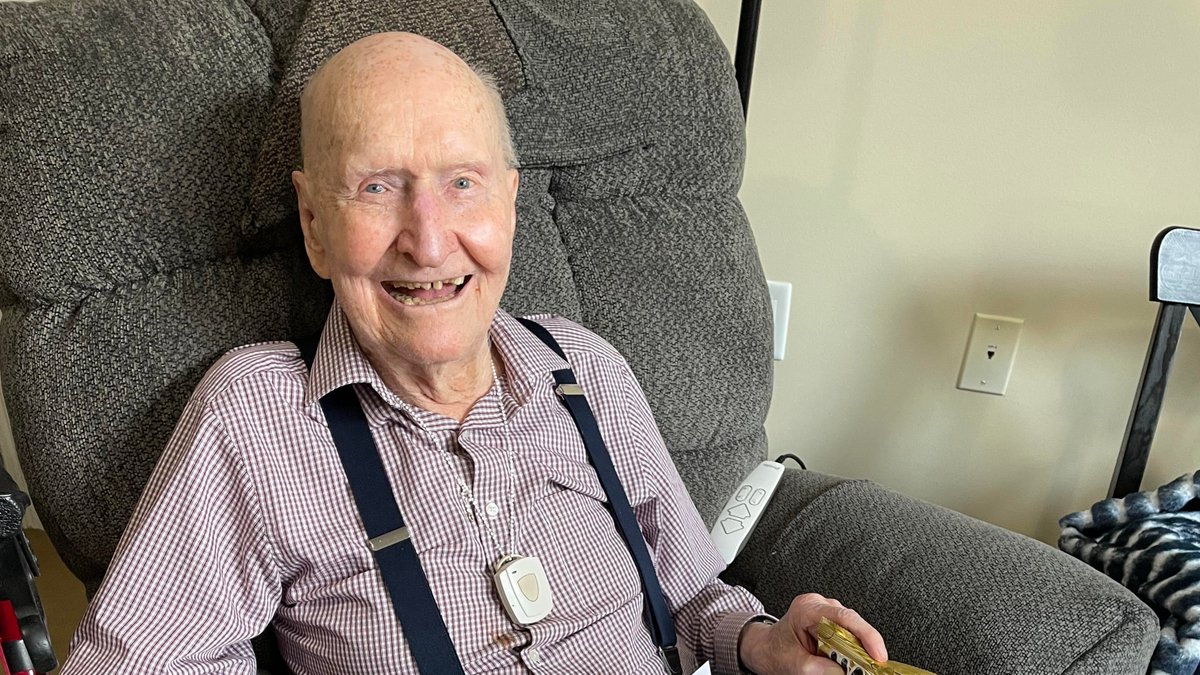 GermanAmbUSA's tweet photo. Rest in peace Colonel Gail Halvorsen, Berlin's Candy Bomber.

During the Berlin Airlift, Halvorsen dropped candy from his plane for the children. Soon, it became a massive Air Force operation, giving hope to millions.

I celebrate your 101 years of life and friendship. https://t.co/dzii5Rf127