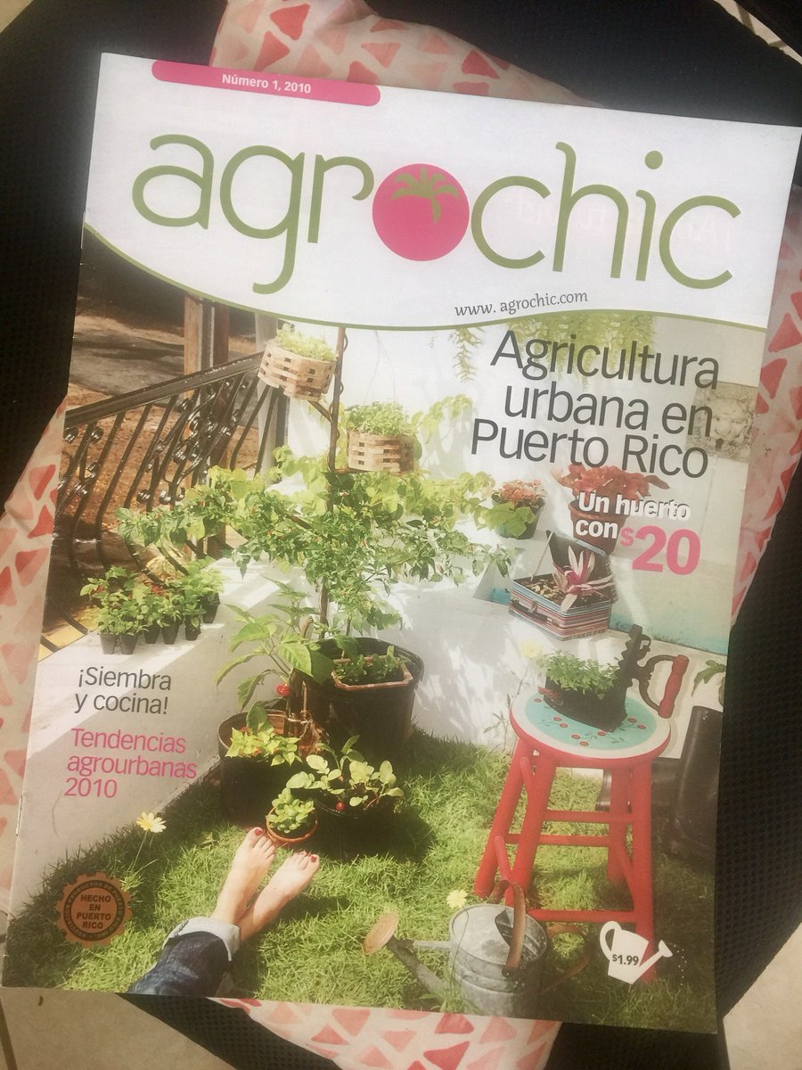 perlasofia's tweet photo. Aquí tirándome un recuerdo del 2010😱 Echándole agua a la grama "sembrada" en el balcón de lo que es hoy el restaurante Casita Miramar. Esta fue la prepro para la 1ra portada de la revista de #Agrochic (que ya no se imprime) y con la ayuda de estudiantes de práctica #TBThursday https://t.co/klCiNE9RJL