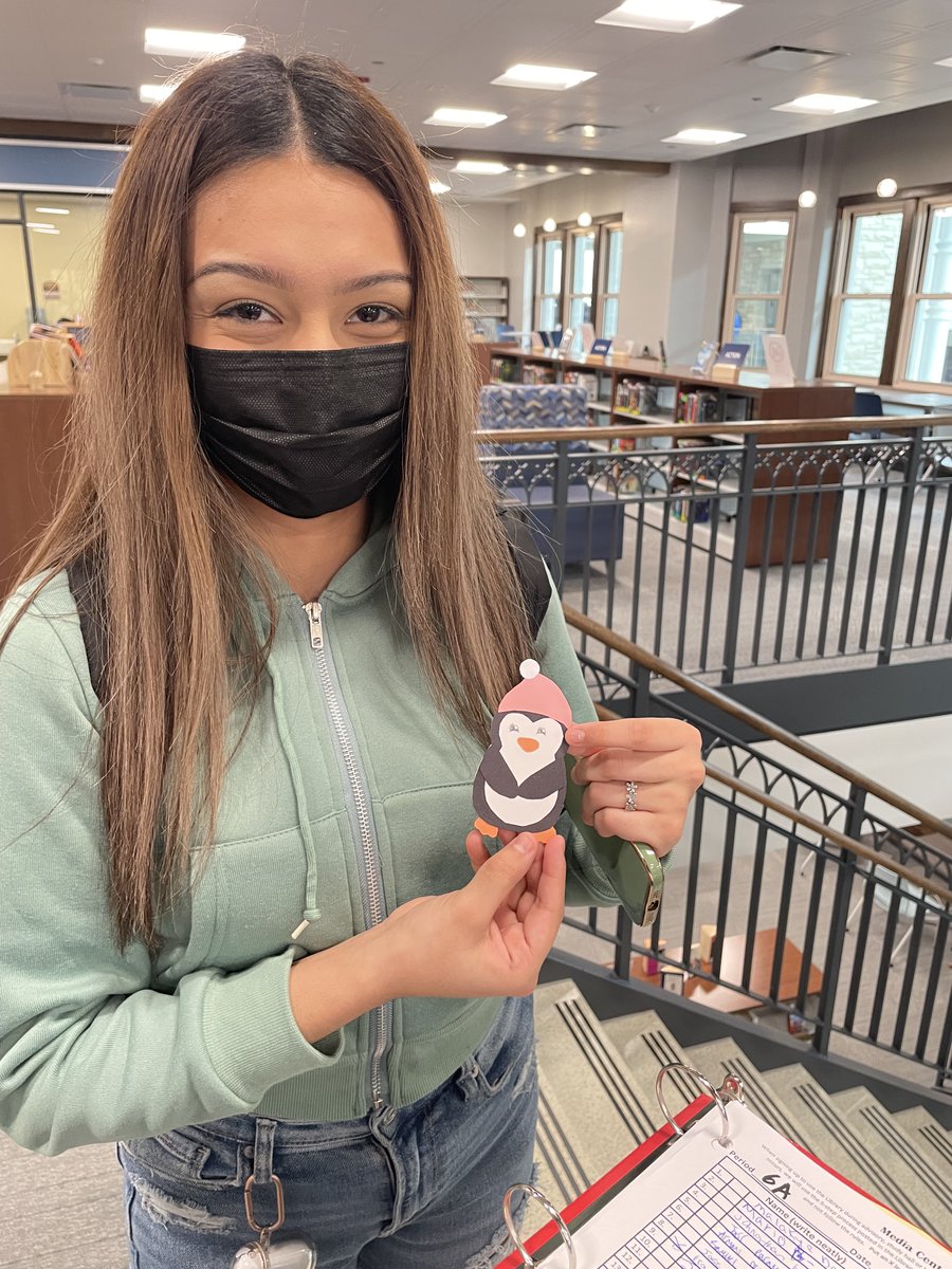 JTCentralLib's tweet image. Thank you Andrea from the Joliet Public Library for an outstanding winter craft day!