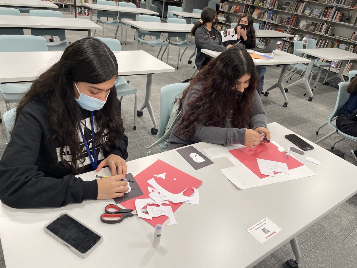 JTCentralLib's tweet image. Thank you Andrea from the Joliet Public Library for an outstanding winter craft day!