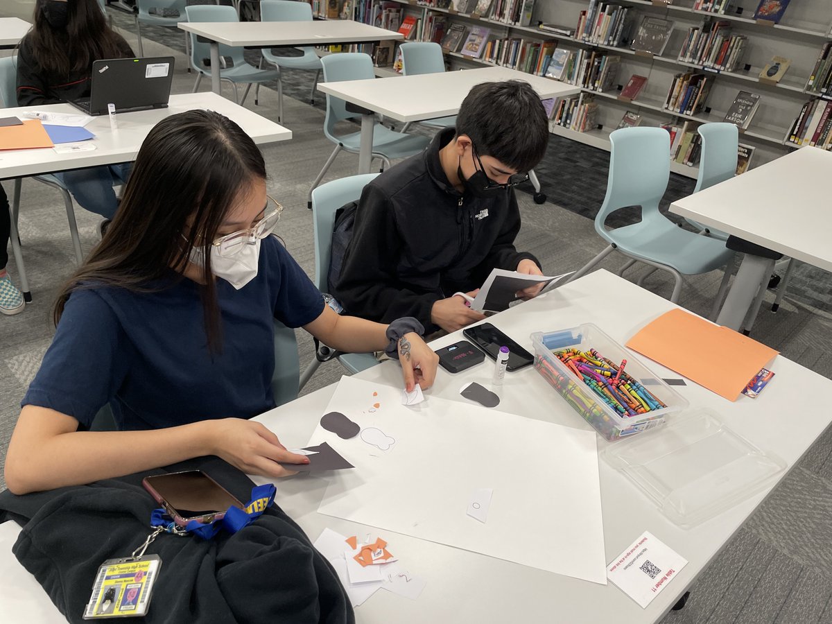 JTCentralLib's tweet image. Thank you Andrea from the Joliet Public Library for an outstanding winter craft day!