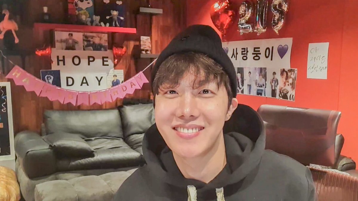 BIRTHDAY BOY HOBI IS HERE ☺️♥️