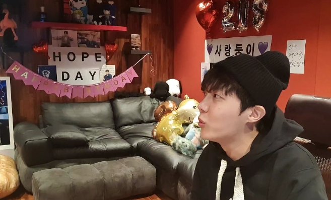 chaaeeY_'s tweet photo. HAPPY HOPE DAY ILYSM 😭😭❤️ https://t.co/W4SSBlHElR