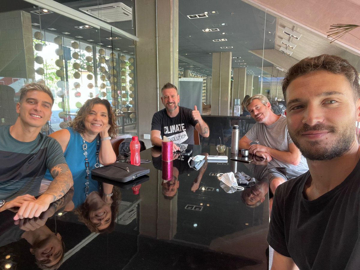 AleZangaraOK's tweet photo. DΓa de reuniones en @EdelpInnova en el #WorkClub de @EstadioHirschi
#BigData
#Formacion
Bienvenida @SandraBasuald14
π¦πΉπ¦πΉπ¦πΉπ¦πΉ https://t.co/8MKsVstoNj