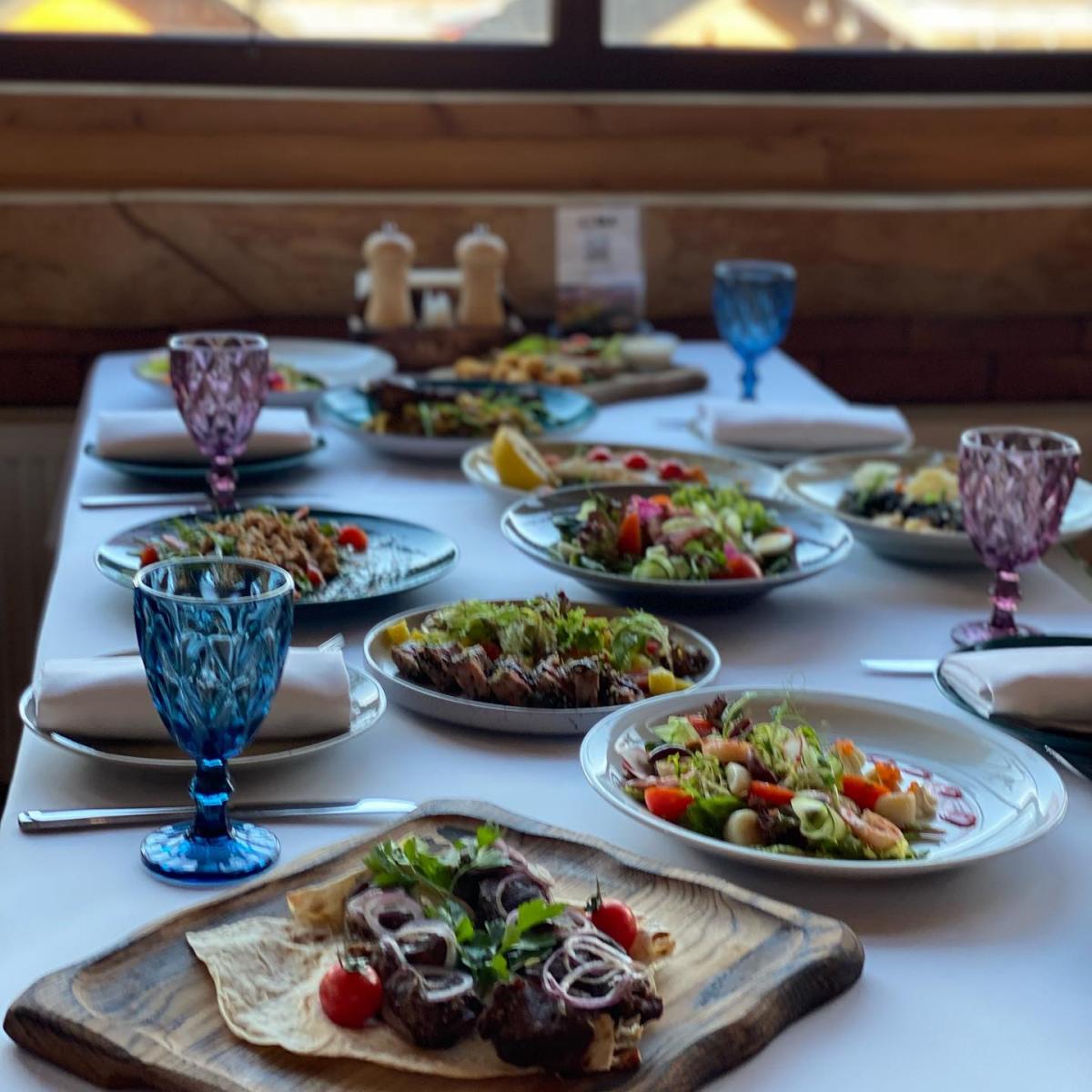 KievRestaurants's tweet photo. Шукаєте де влаштувати невеличкий банкет в Києві? https://t.co/BOANqrKHcY https://t.co/uC3VgunHFl