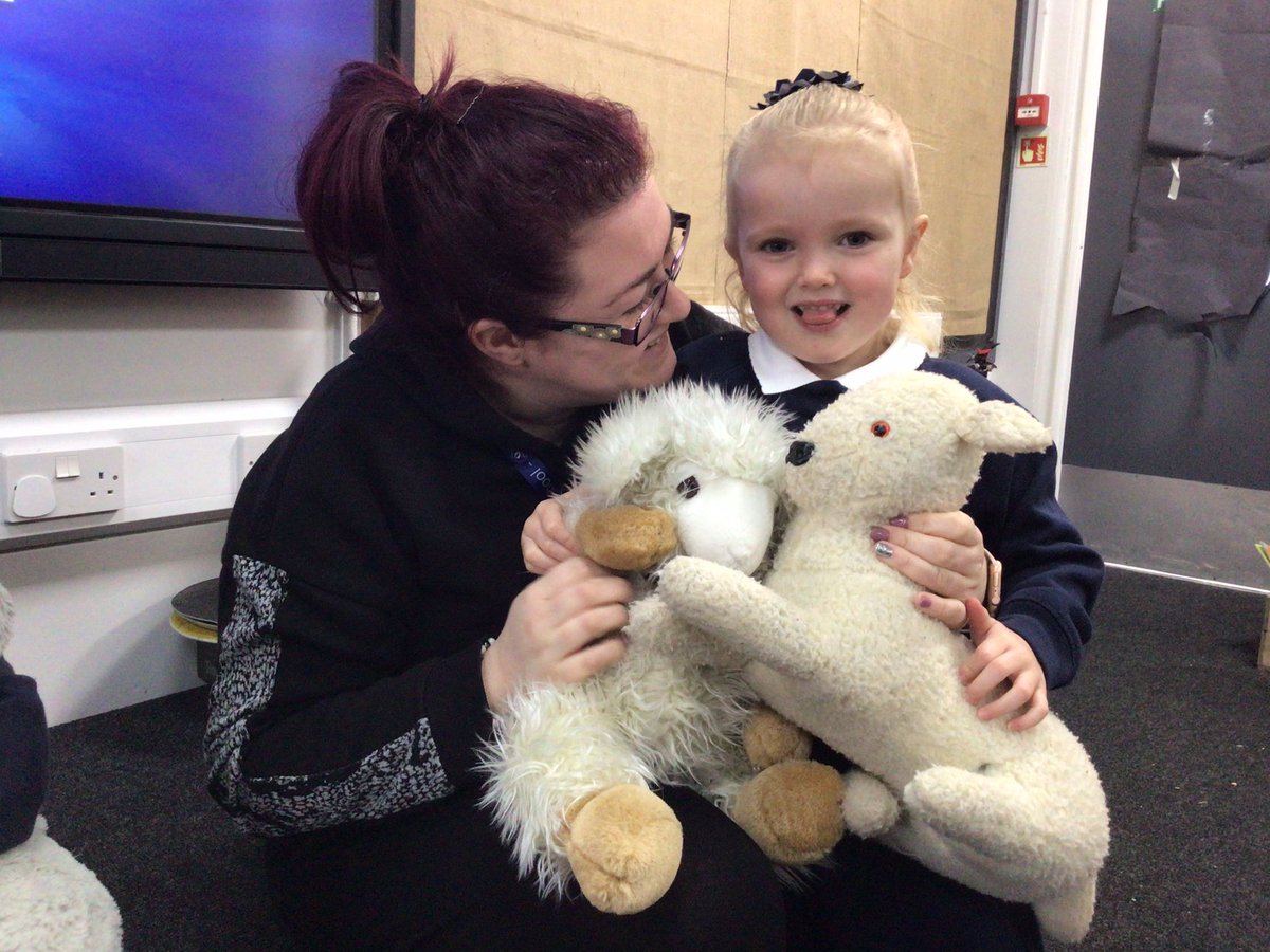 NurseryMonksdo1's tweet image. We loved bringing our teddies into Nursery! We took good care of them all day #TransitionalObjects #OurNurseryIsHomeFromHome ❤️ @MonksdownSchool @NurseryMonksdo1