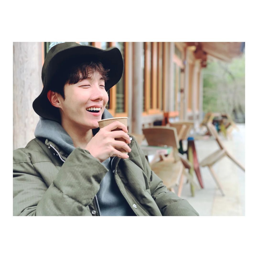 1010sham1's tweet photo. С днем рождения наше солнышко! 🎉💜🎉
#JhopeBirthday https://t.co/KumlS81bm8
