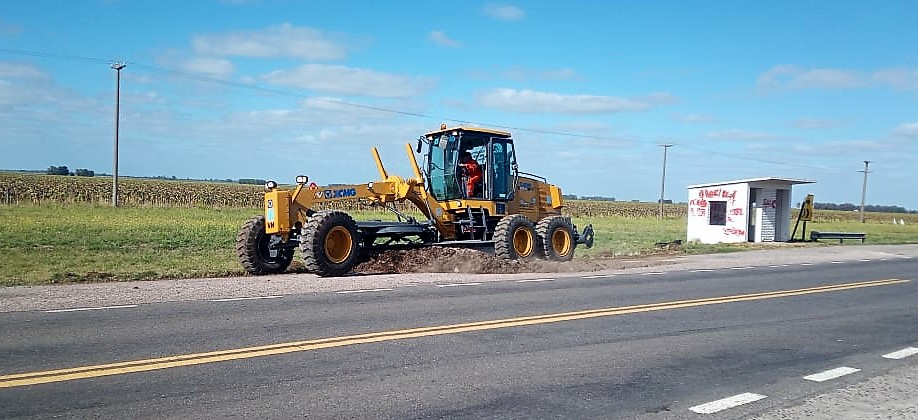 CarinaLambrecht's tweet photo. 🚜Mantenimiento de banquinas y zona de camino🚜
#RN3 km 576 en acceso a #ElPerdido
#VialidadNacional
#Conservación
#ResponsabilidadSocial
@gtrankels https://t.co/dUOKx8eTtK