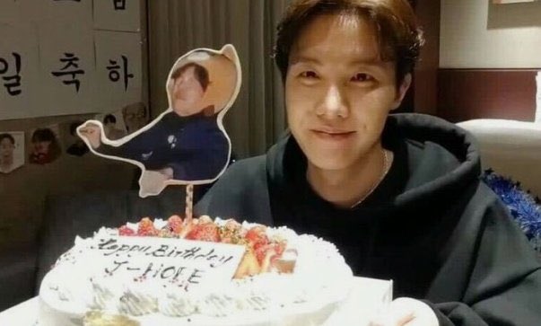 jvnggkuk's tweet photo. our birthday boy 🍰 https://t.co/CmPTngBswt