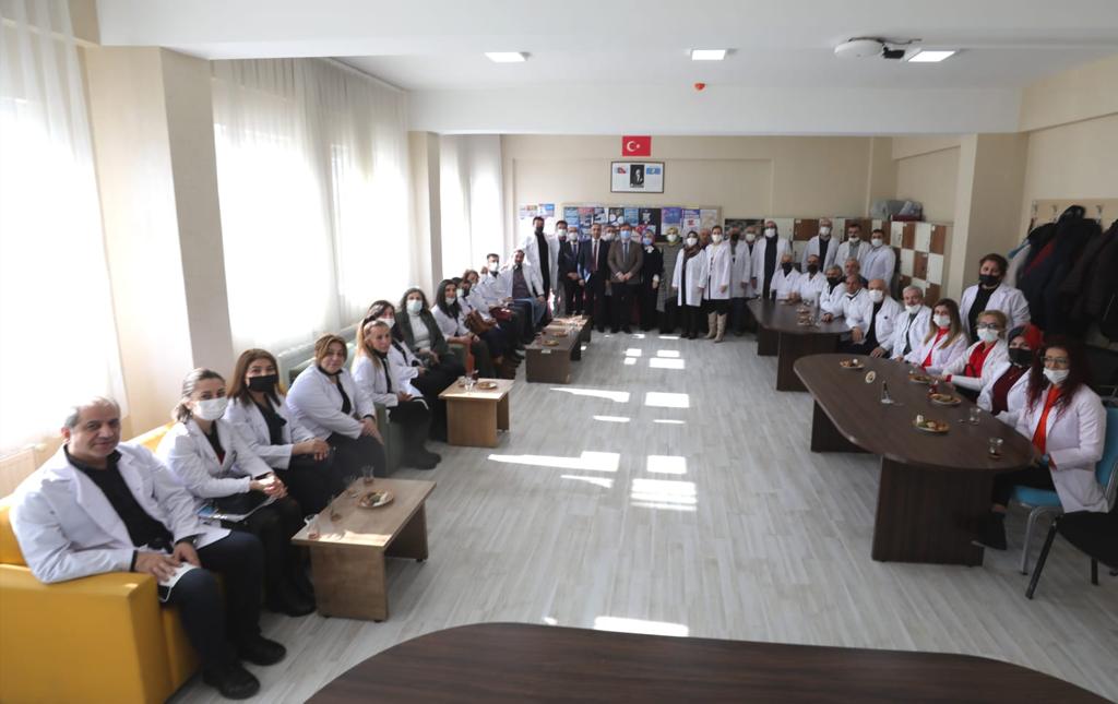 Bugün okulumuzu ve sınıfımızı ziyaret eden Valimiz Sayın Hamza AYDOĞDU'ya , eşi Sayın Emine AYDOĞDU'ya, İl Milli Eğitim Müdürümüz Sayın Hacı Ömer KARTAL'a nazik ziyaretleri ve hoşsohbetleri için teşekkür ediyorum.
@hmzaydg
<a href="/haciomerkartal/">Hacı Ömer KARTAL</a>