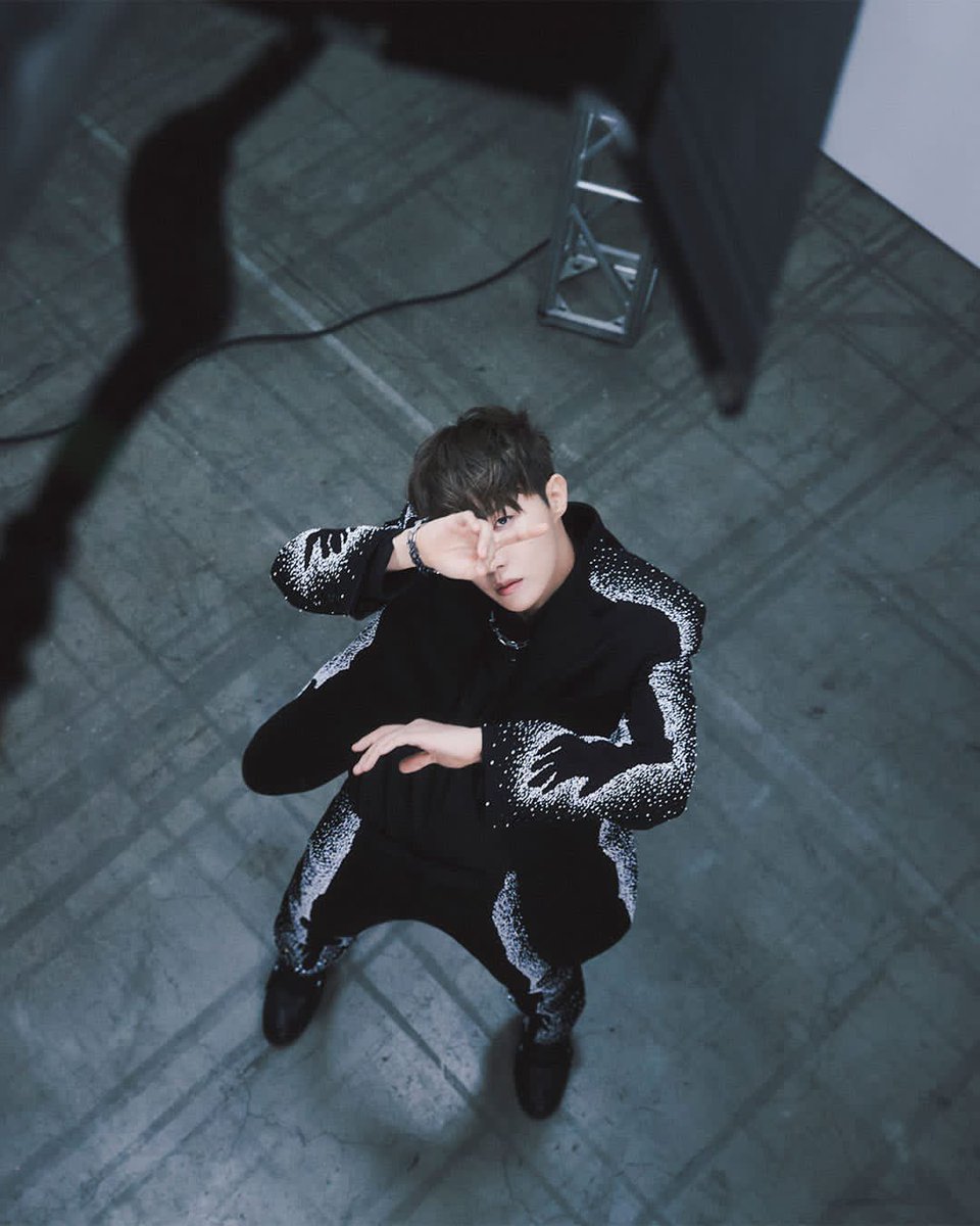 tracklist's tweet photo. O rapper, compositor, produtor e membro do BTS J-Hope está completando 28 anos.

Muitas felicidades! ✨

HAPPY J-HOPE DAY https://t.co/3BIL494M6X