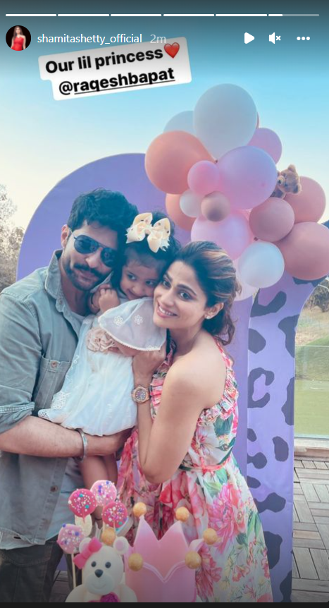 kanthy_pants's tweet photo. @ShamitaShetty about @RaQesh19 in EVERY IV:"We are JUST getting to know EO in the REAL WORLD!Too Soon etc."
Also #ShaRa:😜💗
Gets papped buying 💎's
Goes on a VACAY-FAMILY VIBES!
"OUR" princess pic with Samisha
ROMANTIC insta posts
CANDID stories
#ShamitaShetty 🧿#RaqeshBapat https://t.co/1zC8VuiXXu
