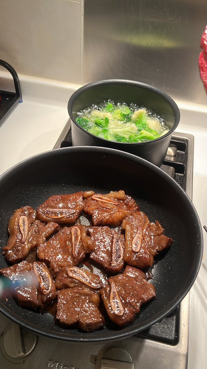 第一次試整呢個牛仔骨
鄰居教我一個新嘅煮法
大家估唔估到係咩！？