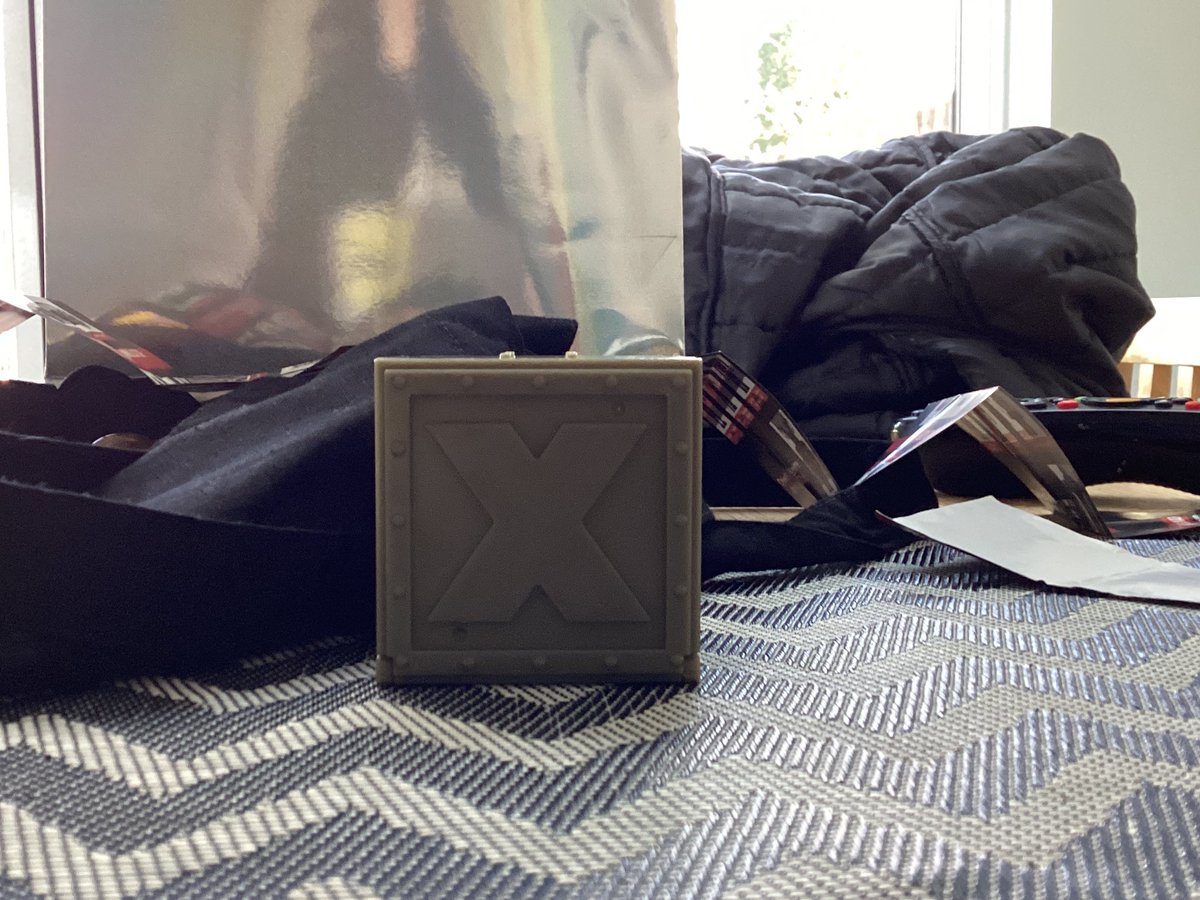 ROBLOX EXCLUSIVE ITEM GIVE AWAY 
( don’t  mind my tabel -) 
Rules ~
like
Rtw 
Notifications on 
Follow 
Comment 
-
Good luck