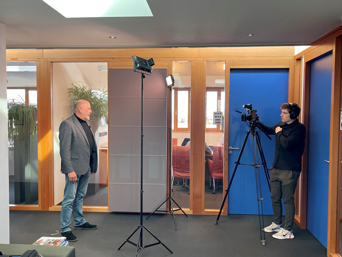 Deze week maken we unieke opnames voor een campagne richting politiek en de gemeenteraadsverkiezingen. VOA Vraagt Fracties.  Morgen meer .....   #verkiezingen #alphenaandenrijn #fracties