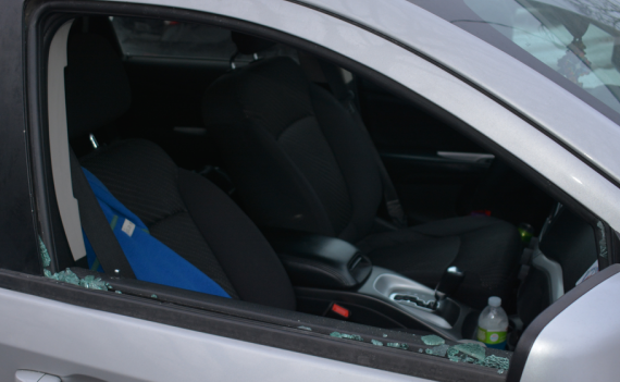 MasonCityPD's tweet photo. We've been having some overnight car burglaries in and north of downtown Mason City. Please don't leave phones, purses, computers, or other valuables in sight. Call when you see suspicious activity or if your security camera captures images that could be useful to MCPD.  2701 https://t.co/kK2foMksC0