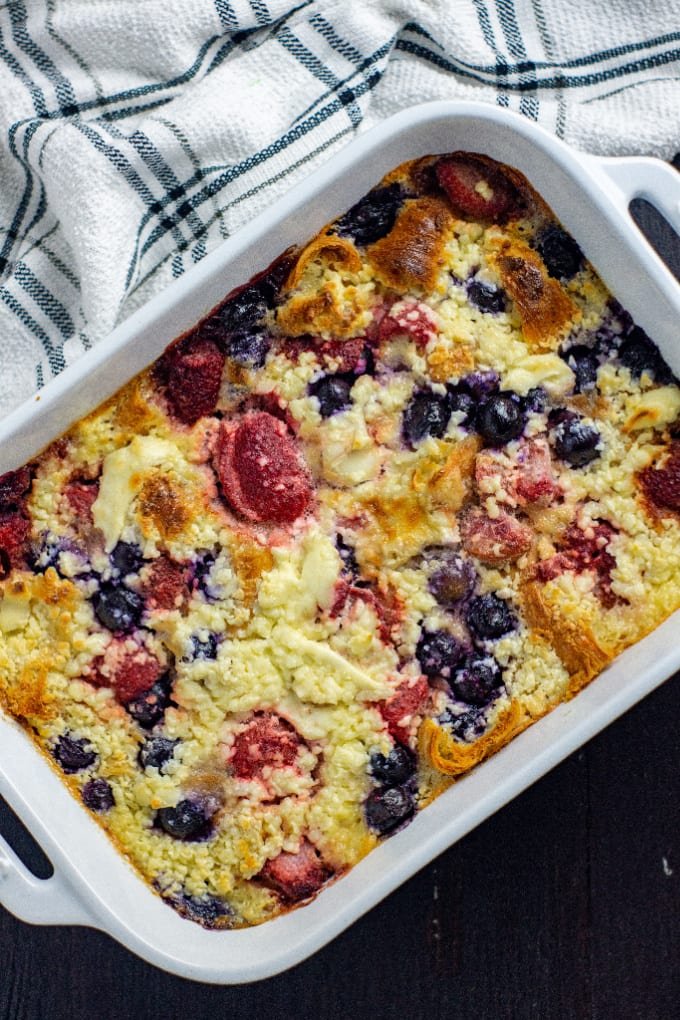 JugglingActMama's tweet photo. Blueberry Croissant Bake - we've layered tender flaky croissants with a decadent sweetened cream cheese mixture and fresh berries for the ultimate blueberry croissant breakfast bake that's easy to prep ahead of time! https://t.co/h1Ygo3yKta https://t.co/xbhfMK9x0T