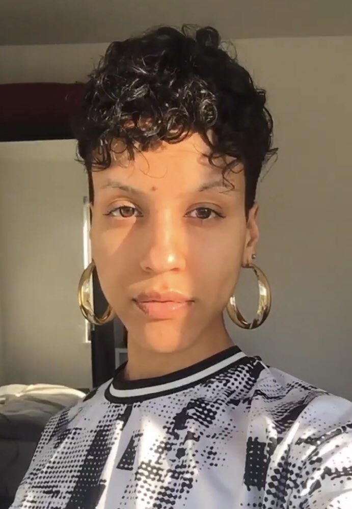 dreadnalive's tweet photo. im happy when my hair is out :) https://t.co/WSzyRoYJfU