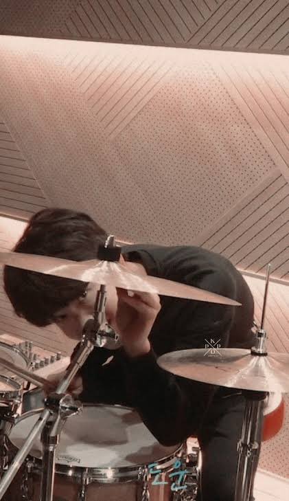 halusedikitGPP's tweet photo. Rasanya jadi pacar Yoon Dowoon 

a thread #ShortAU #DAY6 https://t.co/8edpU0MmFQ