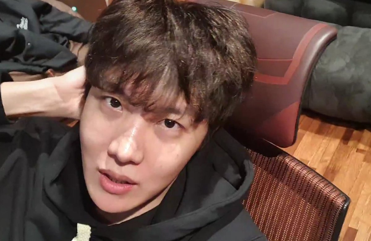 jhopefolder's tweet photo. jung hoseok... https://t.co/7cqzSOa8Y5