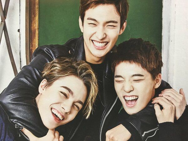 dinosfeed's tweet photo. happy birthday to our 218bros💙 

#Bands_Boy_VERNON_Day 
♡
#BrightestSun_DK_Day https://t.co/vSVE1uDdBO