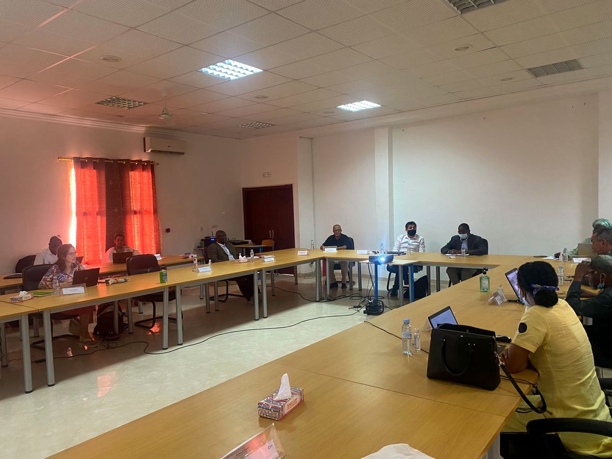 ciwaprogram's tweet photo. Clôture de #NKTTtableronde par M. Mohamed Said SIDYA, Doyen de la Faculté des Sciences et Techniques de l'Université Nouakchott Al Aasriya. Il dit « Merci aux participants qui ont travaillé à une offre de Master commun ressources en #EauSouterraine au #Sahel. » #programmeCIWA https://t.co/ir6wRiyqW3