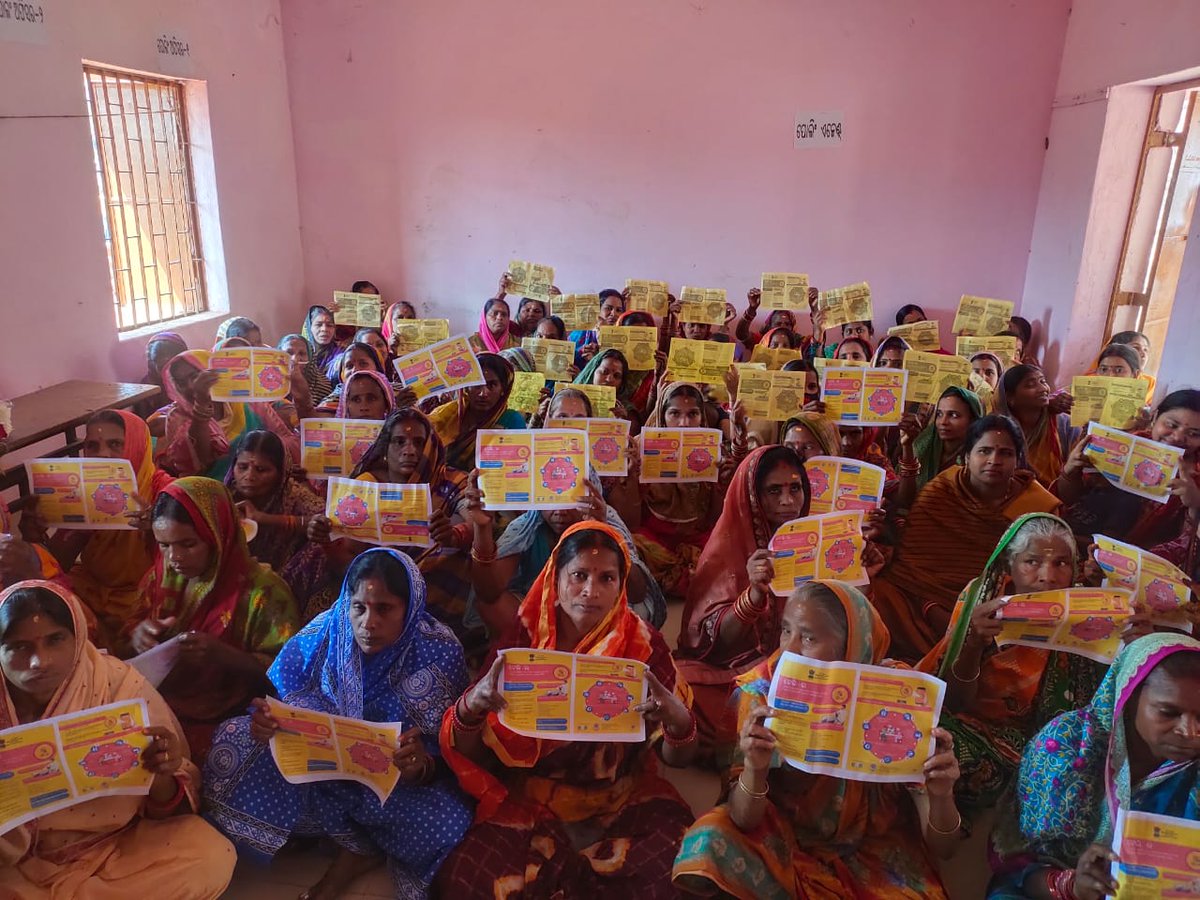 CscTele's tweet photo. Tele-Law Awareness programme conducted by Panel Lawyer Saroj kumar Nayak at Aspirational GP-GolabaiSasan,Block/District- Khordha,Odisha in the presence of VLE Padmanabh Sahoo.@SwornaprabhaSi1 @dintya15 @l_Smrity @PatankarRishi @subodhmishracsc @OdishaSpv @CSCegov_ @Tele_Law https://t.co/SmbNGiPofb
