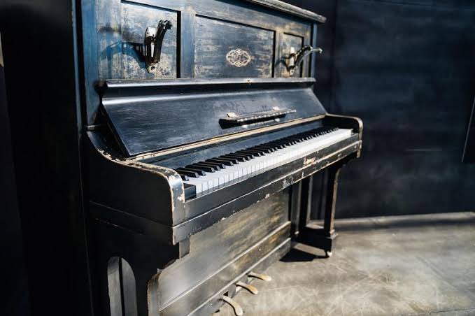 MusikerongUSTe's tweet photo. ATTENTION PIANO MAJORS

Piano for sale. 1K nalang. Libre lipat.

RFS: Tumutunog mag-isa https://t.co/UdrlmRlb0r
