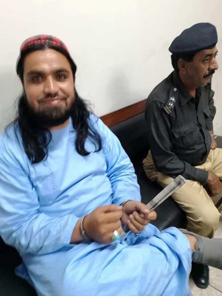 shamaeelAfghn's tweet photo. عالمی دہشتگرد کو #وکیل کی فراہمی جبکہ اپنے آئینی اور جمہوری حق پرامن احتجاج کیلئے عمر کی قید ۔ 
ذرا نہیں پورا دال کھالا ہے 
لعنت ایسے نظام اور اداروں پر
#ATCToolOfPersecution 
#PashtunSitlnKarachi
#PashtunSitln2FreeAliWazir 
#ReleasePTMActivists 
#ReleaseAliWazir https://t.co/dtuU8RZnFx