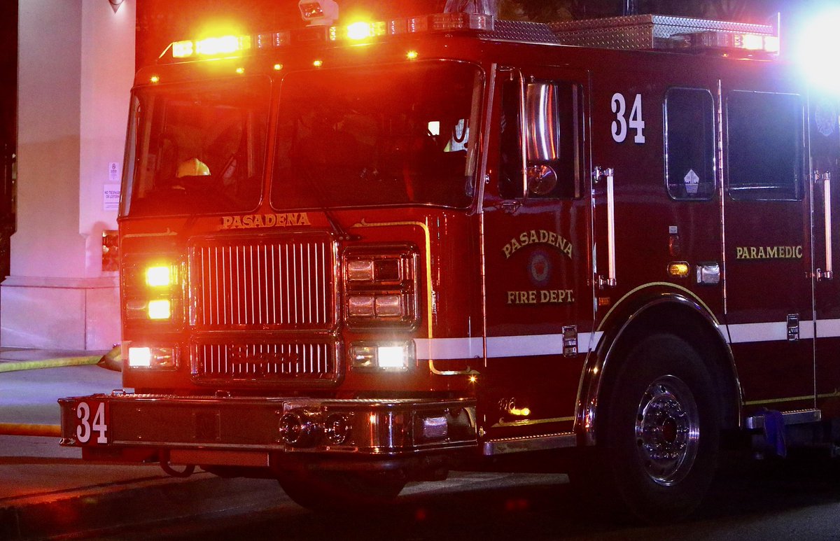 ShorealoneFilms's tweet photo. Here @PasadenaFD on scene of a 2nd alarm electrical fire reported @ 1055 E. Colorado this evening. #PasadenaFD #Pasadena 03-03-22 2F https://t.co/dj8VyWcdzm