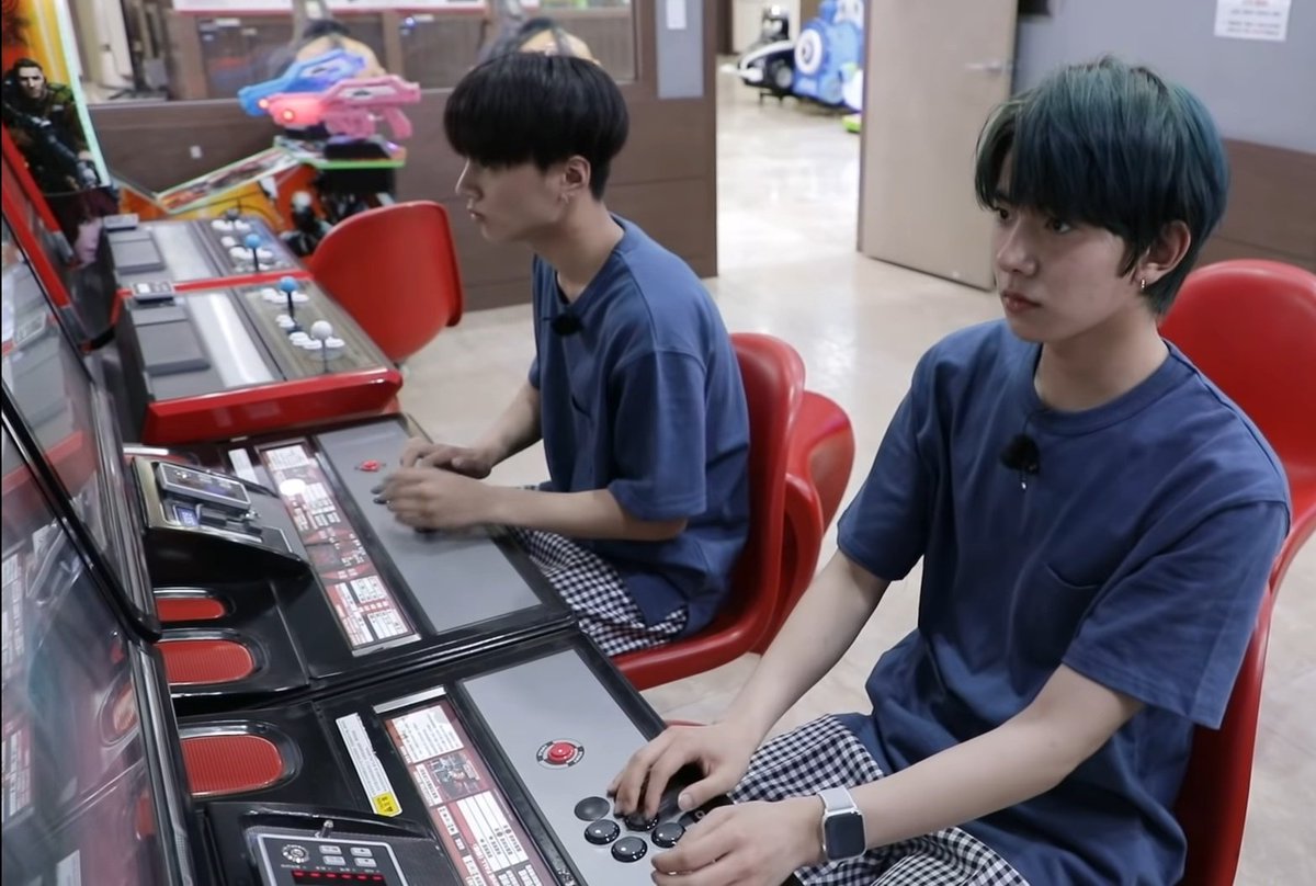 ฮีซึงโคตรเกมเมอร์อ่ะ สายเล่นเกมจริงจัง 555555555 วิถีชีวิตเกมเมอร์อ่ะนะ พบเจอได้ตามร้านเกมเลอคนนี้ มีเกมอยู่ที่ไหน มีเขาคนหล่อๆอยู่ที่นั่น