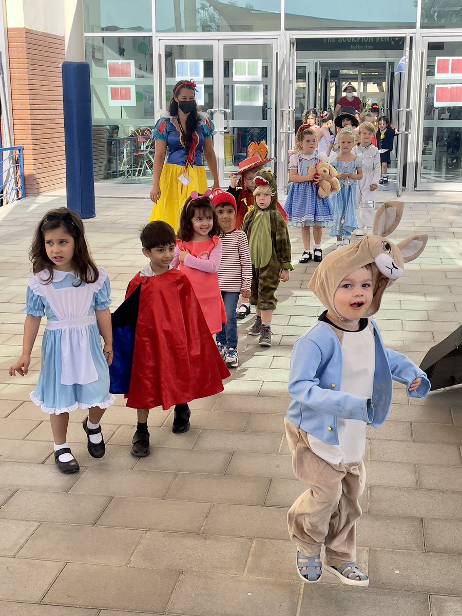 DBS_AstHead's tweet photo. Another amazing World Book day @DubaiBritishEH #WorldBookDay #beginsatdbseh https://t.co/wLPdGoHy8C