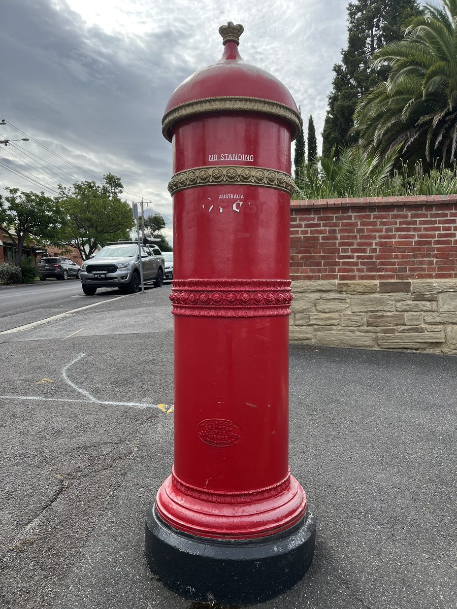These old postboxes are so beautiful, like a statue reminding us of a time when we used to write ✍️ letters to each other. Soo nostalgic!