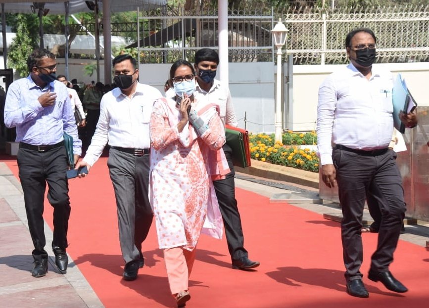VarshaEGaikwad's tweet photo. महाराष्ट्र विधिमंडळाचे अर्थसंकल्पीय अधिवेशन- दिवस २
Budget Session of the Maharashtra Legislature- Day 2 https://t.co/pdNU8jPEG4