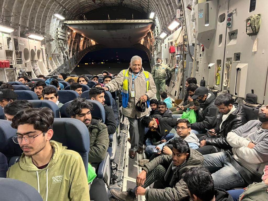 DefenceEra's tweet photo. No One Can Match The Spirit And Selfless Care Like A  Soldier 
@Gen_VKSingh ❤️🇮🇳

#OperationGanga 
#RealHeores https://t.co/A3wafJUbnt