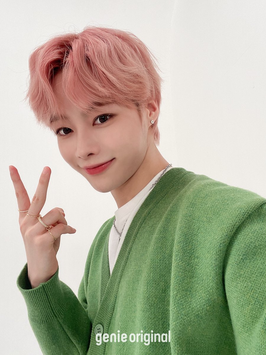 genieoriginal's tweet image. [GUEST @TPST__official ] 
템페스트: 귀여울게 
눈물: 흐를게 
심장: 떨릴게 

말랑상콤 #템페스트 셀카에 지오 심장 박살💘 담주에 만나요👋

- 3/8 19:00 #댄스신고식
- 3/9 19:00 #얼음땡댄스

미리 구독/알림해두기👇
bit.ly/2NHnx9h